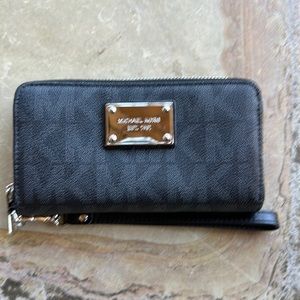 MICHAEL Michael Kors Large Coub Multi-Function Clutch/Wristlet Black & Silver